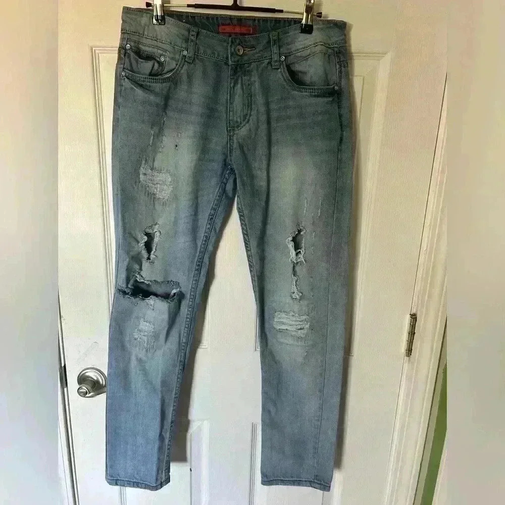 Cudi Jeans size 27. Distressed Denim Straight Jeans. Light wash.